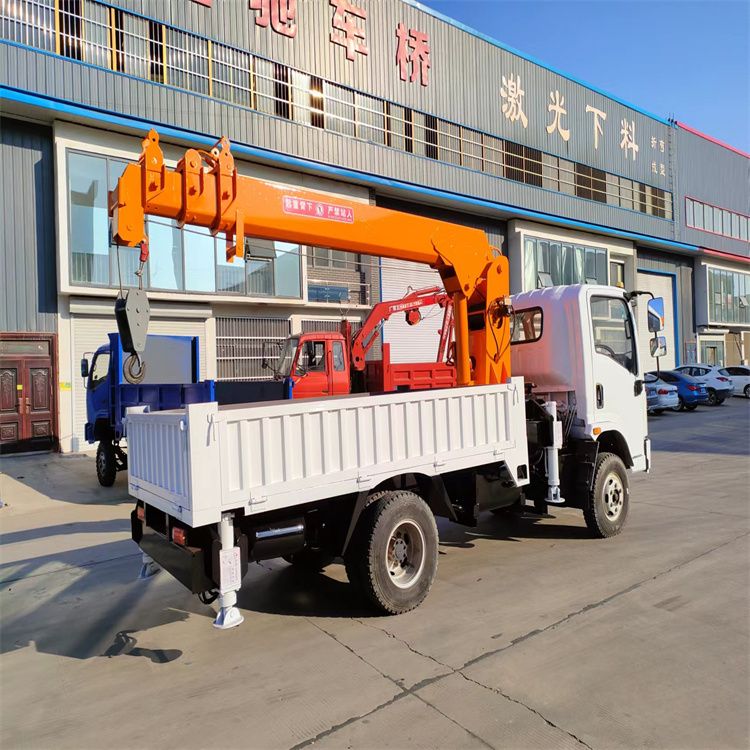 田尾乡三轮随车吊定制 农用改装机自备吊中瑞长期出售